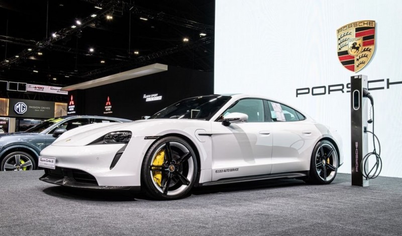 Porsche Taycan tại Bangkok 2020.