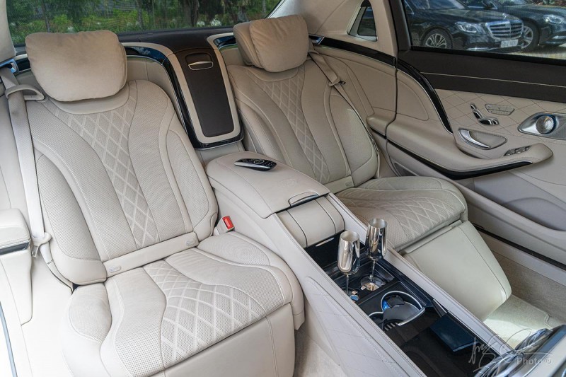 Hàng ghế sau của Mercedes-Maybach S450 2020 1.