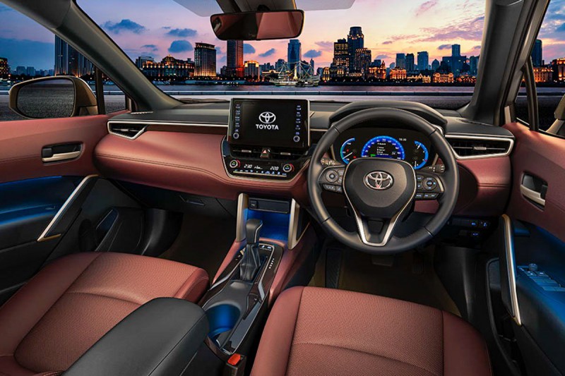 Đánh giá xe Toyota Corolla Cross 2020-2021: Khoang lái.