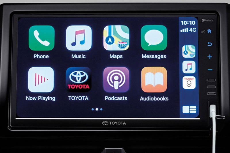 Đánh giá xe Toyota Corolla Cross 2020-2021: Màn hình 9 inch tích hợp Apple CarPlay.