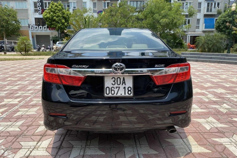 Thiết kế đuôi xe Toyota Camry 2013 1