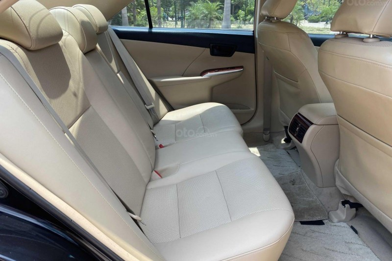 Hàng ghế sau Toyota Camry 2013 1