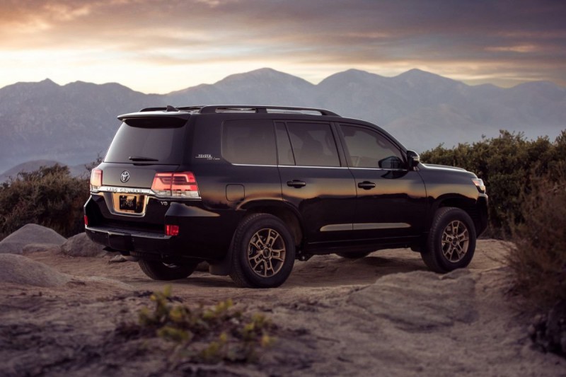 Toyota Land Cruiser Heritage Edition 2021 ra mắt với cấu hình 3 hàng ghế mới - Ảnh 1.