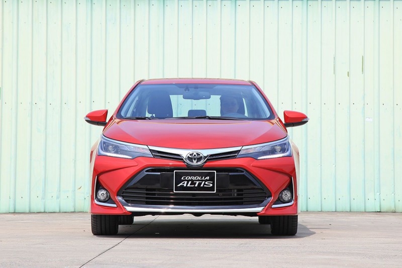 Toyota Corolla Altis 2020: Đầu xe.