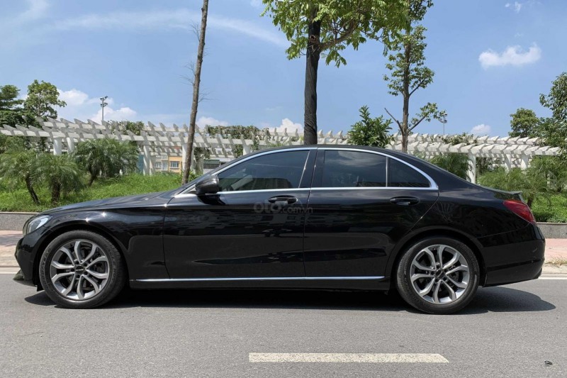 Ngoại hình tổng thể Mercedes-Benz C200 2015 1