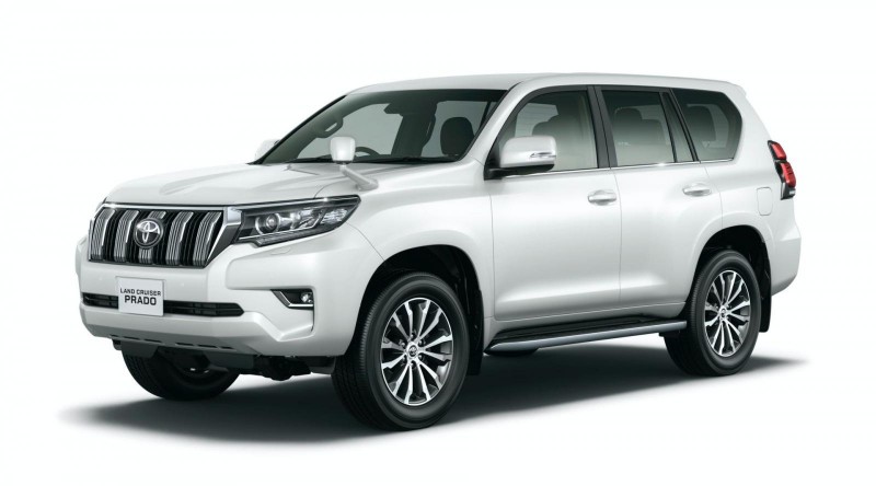 Toyota Land Cruiser Prado 2020 Black Edition với tùy chọn trắng.