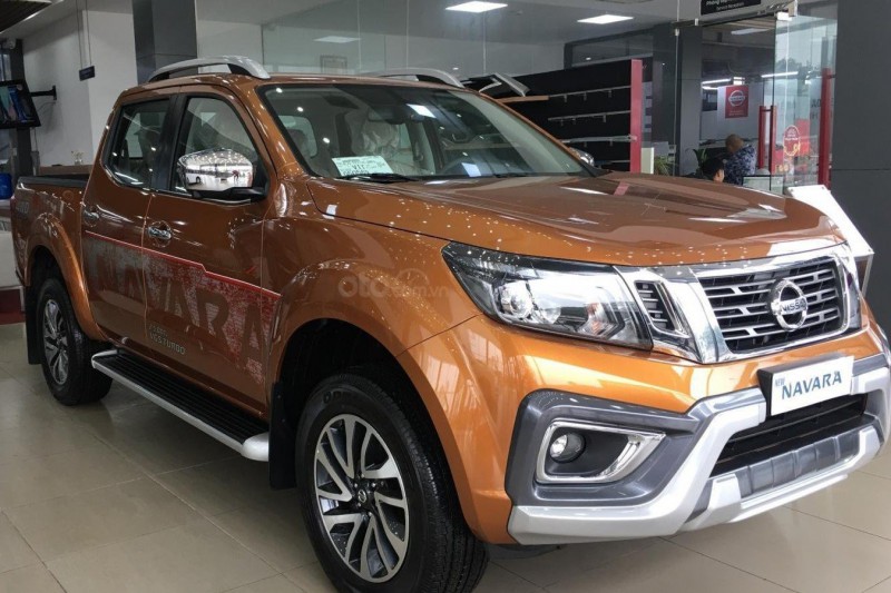 Nissan Navara giảm 20 - 30 triệu đồng và tặng phụ kiện 1