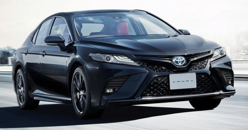 Toyota Camry Black Edition bản "Bao Công" chào giá 921 triệu đồng.