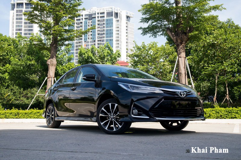 Ảnh đầu xe Toyota Corolla Altis 2020 trái