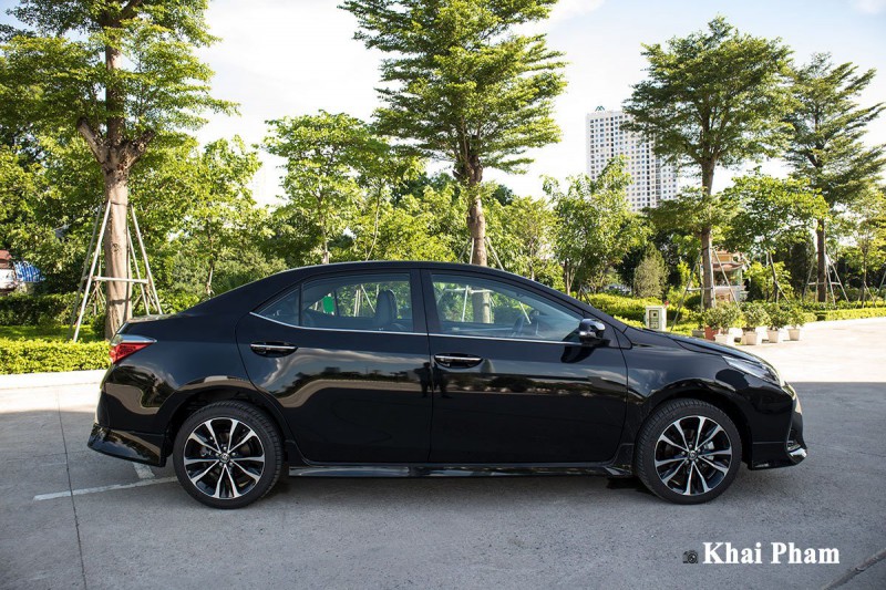 Ảnh chính diện thân xe Toyota Corolla Altis 2020