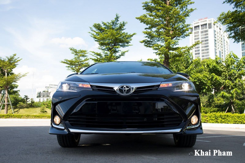 Ảnh chính diện đầu xe Toyota Corolla Altis 2020