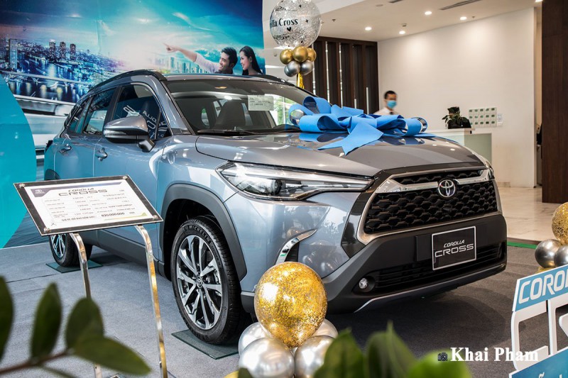 Chi tiết xe Toyota Corolla Cross 2020 vừa cập bến đại lý giá 820 triệu đồng a1