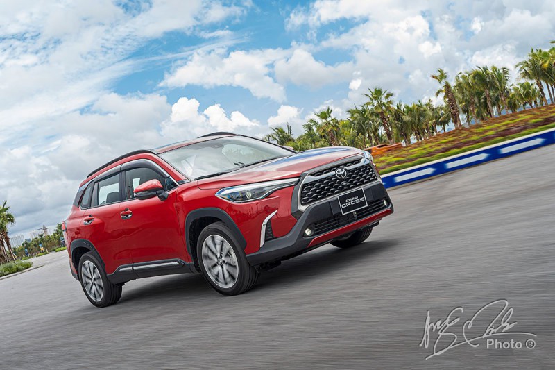 Đánh giá xe Toyota Corolla Cross 1.8V 2020: Khả năng vận hành.