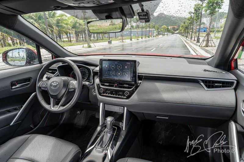 Ảnh khoang lái xe Toyota Corolla Cross 2020