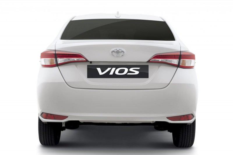 Đánh giá xe Toyota Vios 2021 về thiết kế đuôi xe.