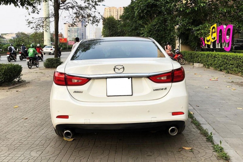 Thiết kế đuôi xe Mazda 6 2015 1