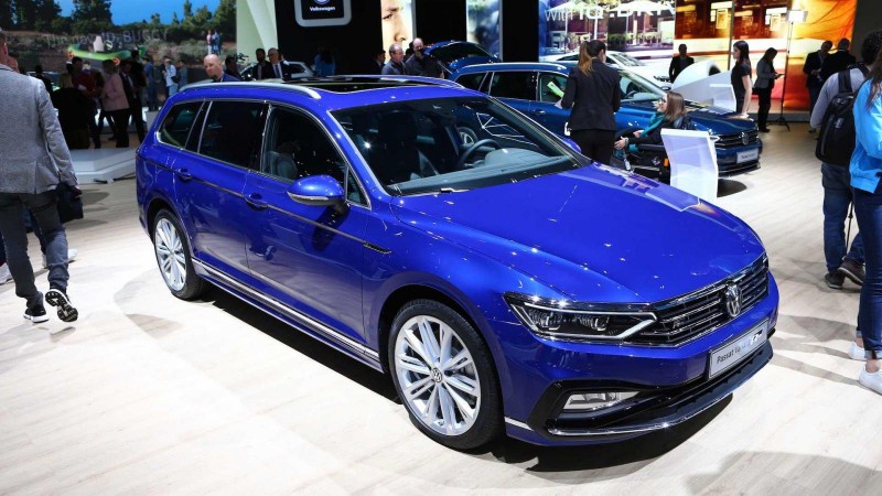 Volkswagen Passat thoát án tử, lên lịch ra đời mới.