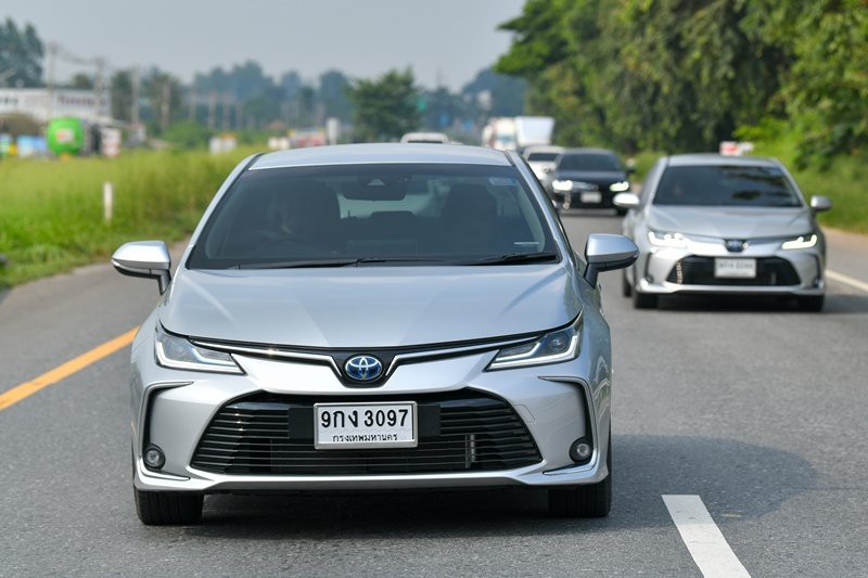 Ảnh chụp đầu xe Toyota Corolla Altis 2020