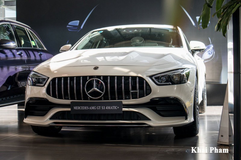 Ảnh trước xe Mercedes-AMG GT53 2020