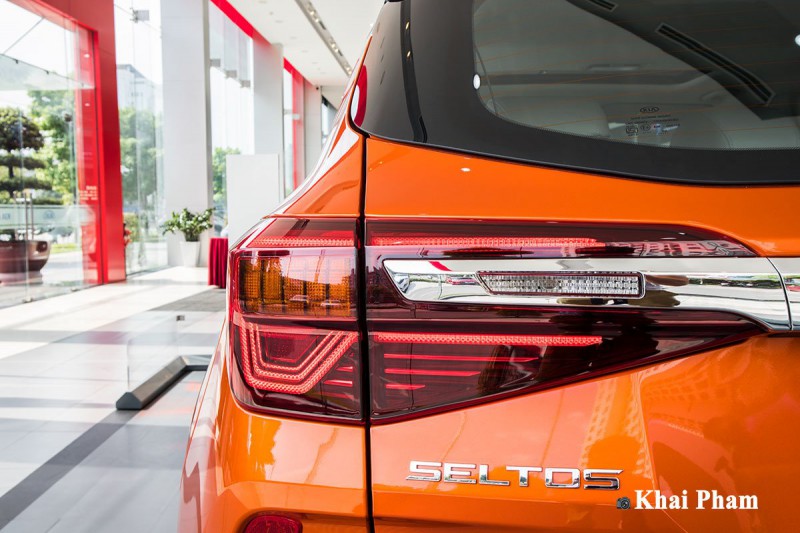 Ảnh đèn hậu xe Kia Seltos Premium 2020 trái