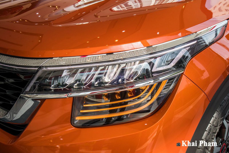 Ảnh đèn pha xe Kia Seltos Premium 2020 phải