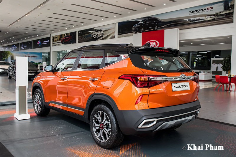 Ảnh sau trái  xe Kia Seltos Premium 2020 