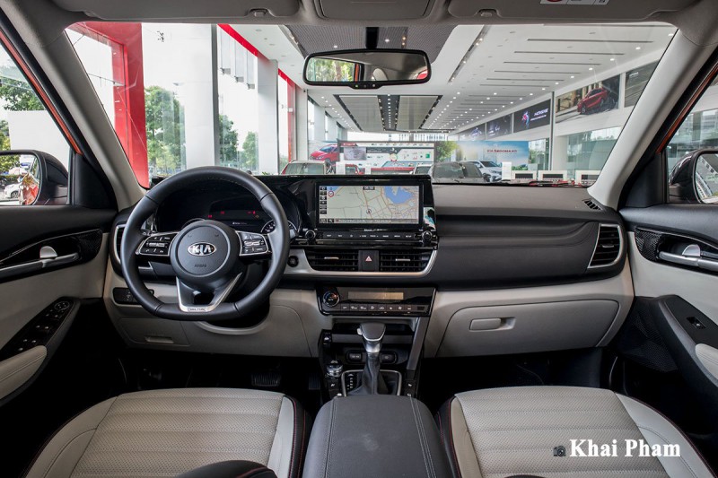 Ảnh chính diện khoang lái xe Kia Seltos Premium 2020 