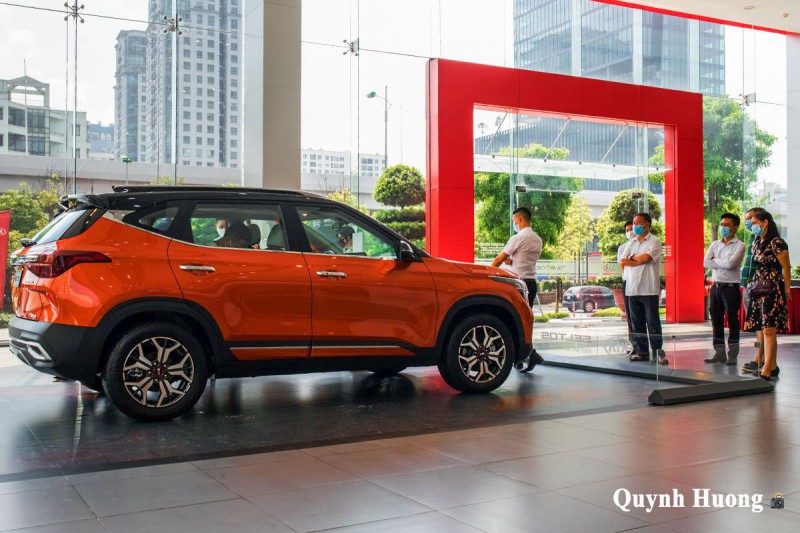 Kia Seltos Premium 2020 về đại lý, khách nôn nóng muốn nhận xe, chấp nhận mua "lạc" a1