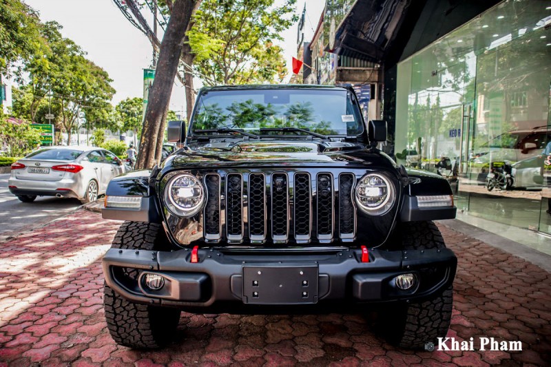 Ảnh chính diện đầu xe Jeep Gladiator 2020 trái