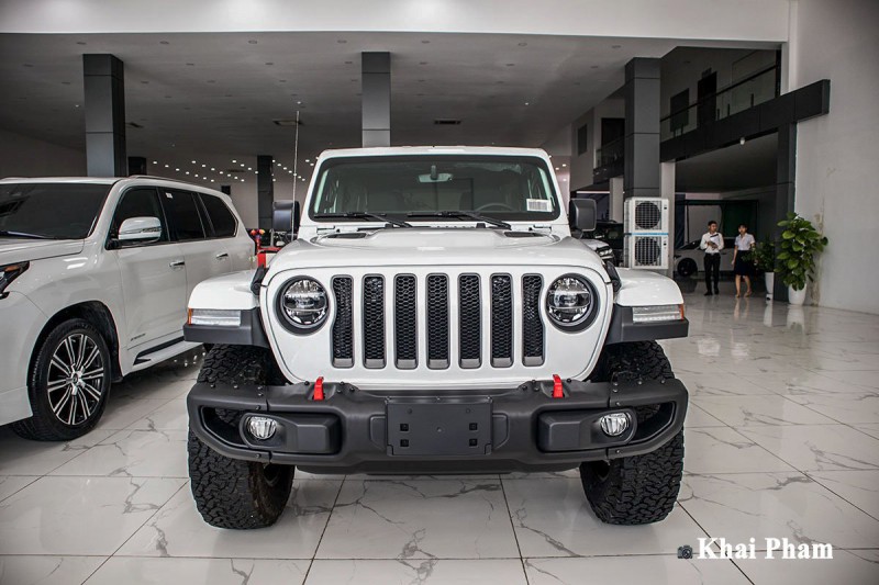 Ảnh chính diện đầu xe Jeep Wrangler 2020