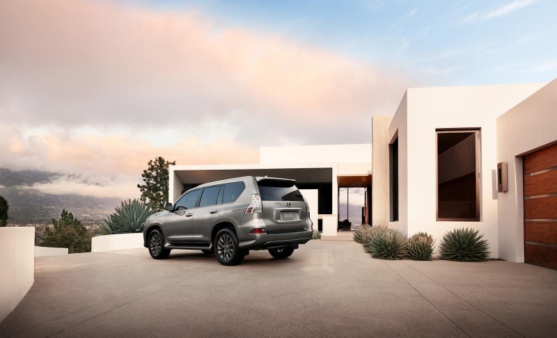 Lexus GX 2021 vẫn giữ nguyên thiết kế quen thuộc.