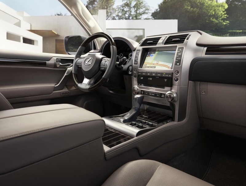 Lexus GX 2021 đảm bảo trải nghiệm lái lẫn độ an toàn người dùng vẫn là ưu tiên đầu.