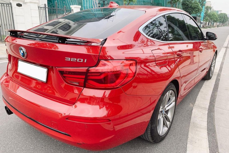 Thiết kế đuôi xe BMW 320i GT 2017 1