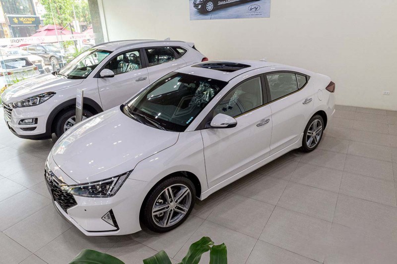 Hyundai Elantra giảm 20 triệu đồng 1