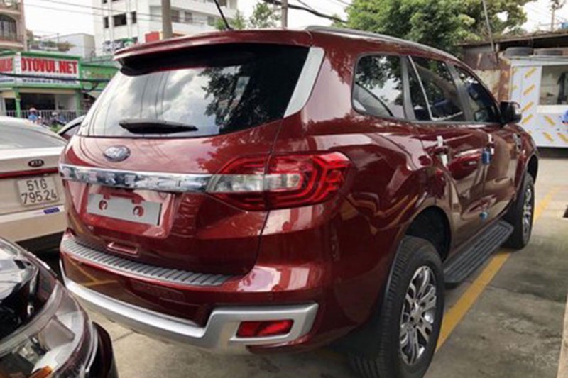 Đuôi xe Ford Everest TRend 2020.