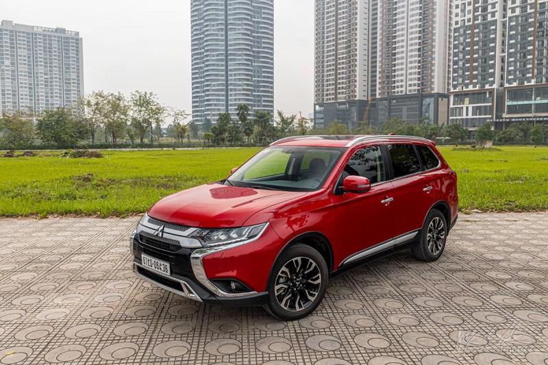 Mitsubishi Outlander CVT Premium tại Việt Nam 1