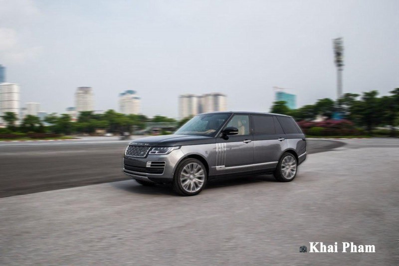 Ảnh Vận hành xe Range Rover SVAutobiography 2020