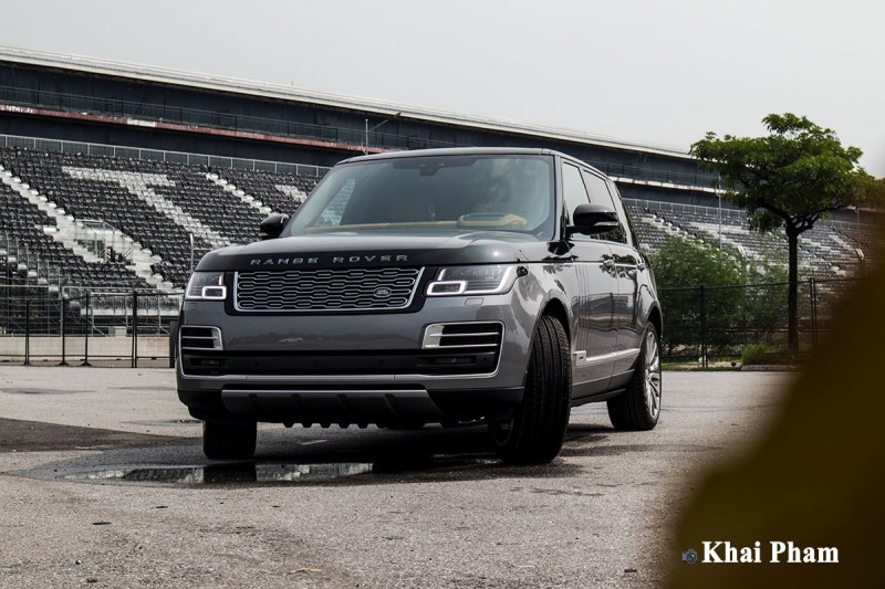 Ảnh Màu xám đen xe Range Rover SVAutobiography 2020