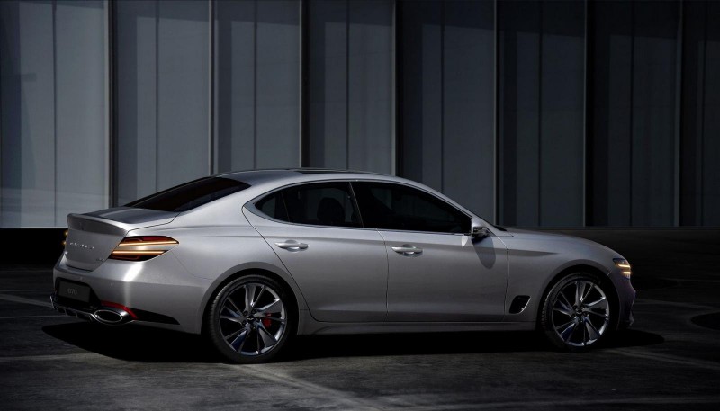 Genesis G70 2022 facelift sở hữu ngôn ngữ thiết kế hiện đại.