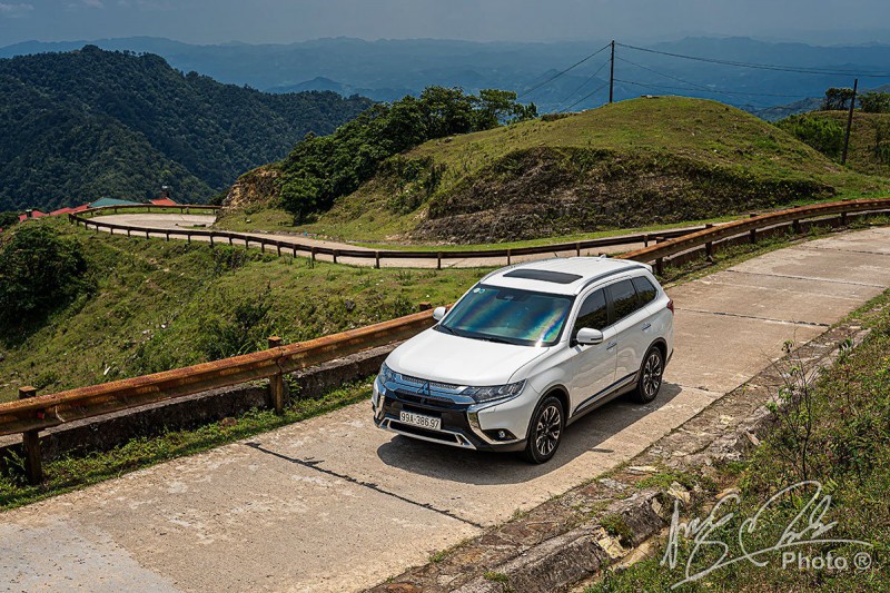 Mitsubishi Outlander 2.4 CVT Premium 2020 vận hành mượt mà và êm ái.