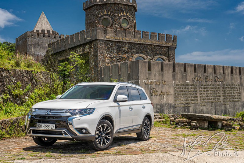 đánh giá xe Mitsubishi Outlander 2.4 CVT Premium 2020.