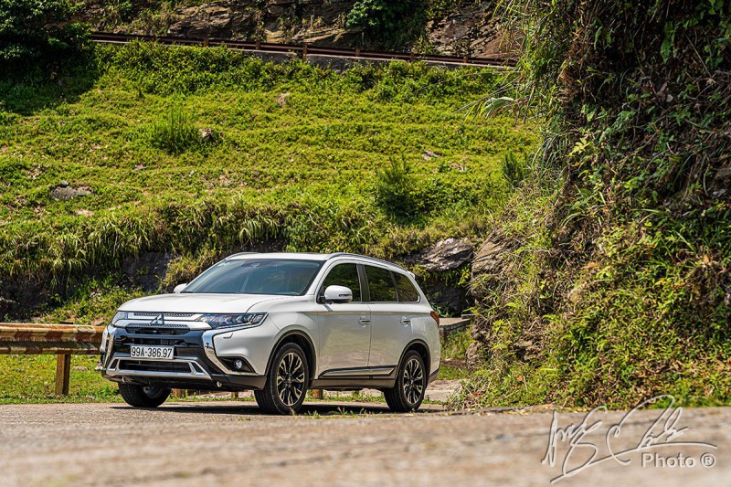 Mitsubishi Outlander 2.4L CVT Premium 2020 là sự lựa chọn phù hợp cho gia đình.