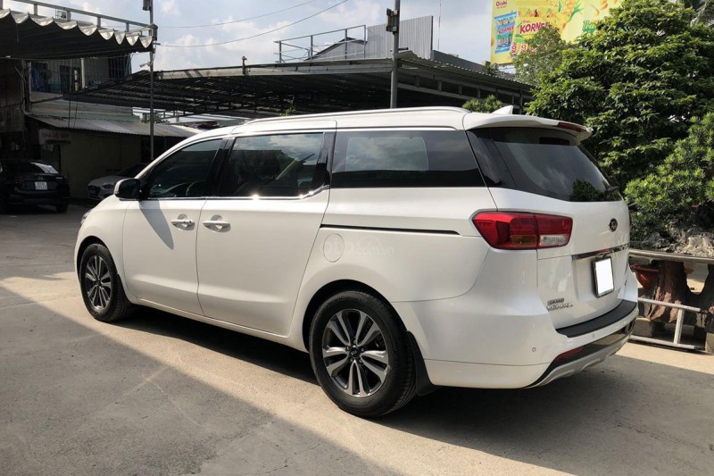 Thiết kế thân xe Kia Sedona 2018 1