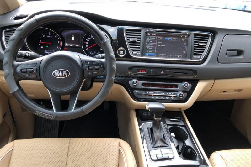 Khoang cabin Kia Sedona 2018 1