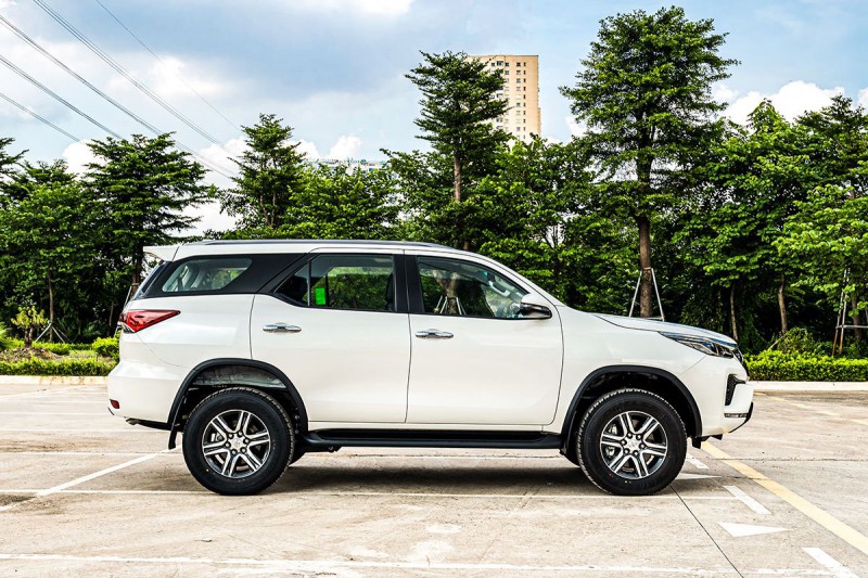 Cận cảnh xe Toyota Fortuner 2020 vừa ra mắt Việt Nam a8