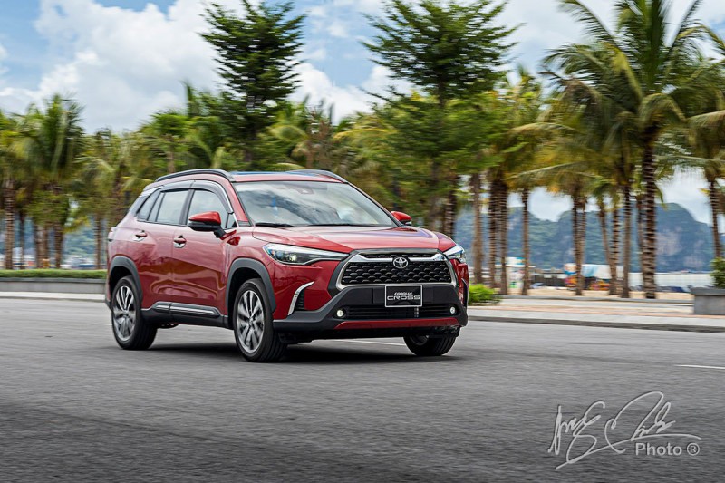 Toyota Corolla Cross 2020 mới ra mắt khách Việt 1