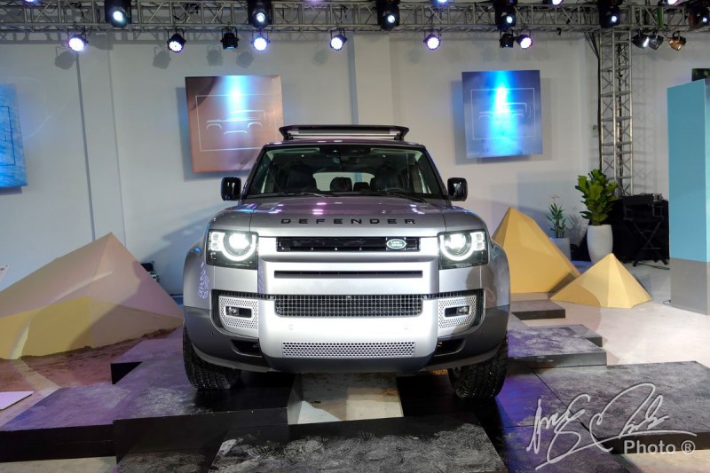 Trực diện Land Rover Defender 2020.