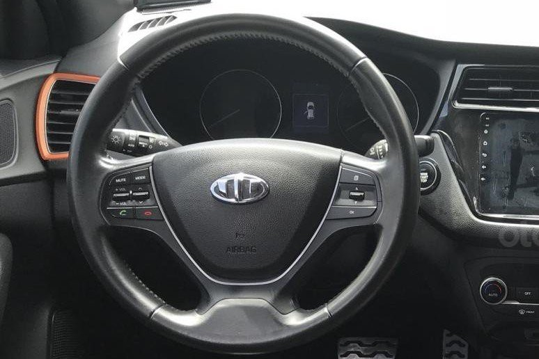 Vô lăng xe Hyundai i20 Active 2015 1