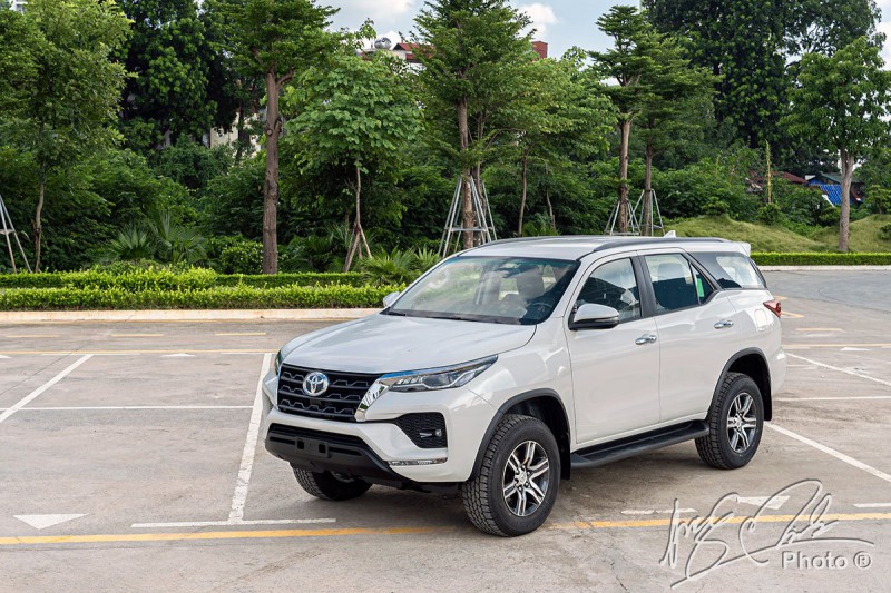 Toyota Fortuner 2020 nâng cấp vừa ra mắt đã nhận ưu đãi hấp dẫn tại đại lý.