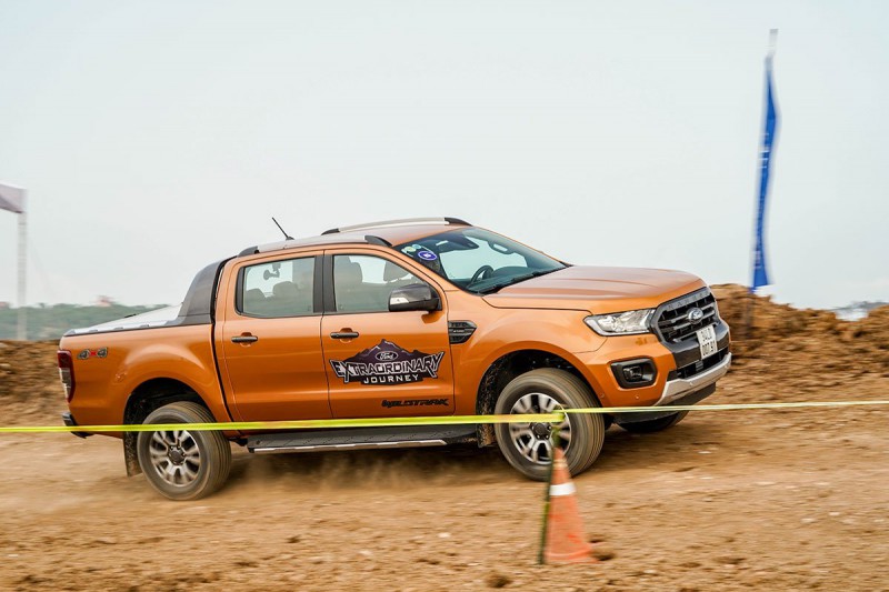 Ảnh vận hành xe Ford Ranger Wildtrak 2020